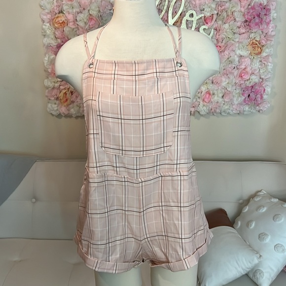 Princess Polly Pants - Princess Polly short over alls with three pockets and adjustable straps size 2